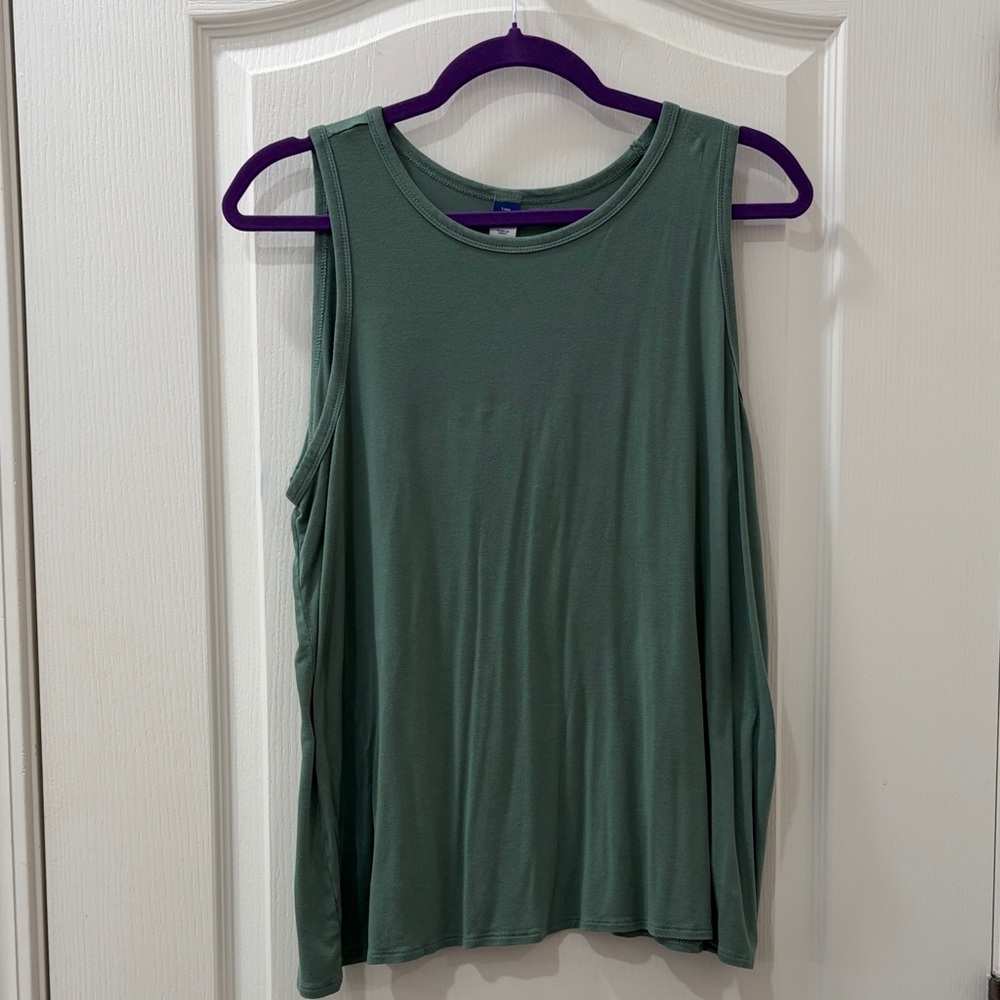 Old Navy Sleeveless Tank Top in Sage Green